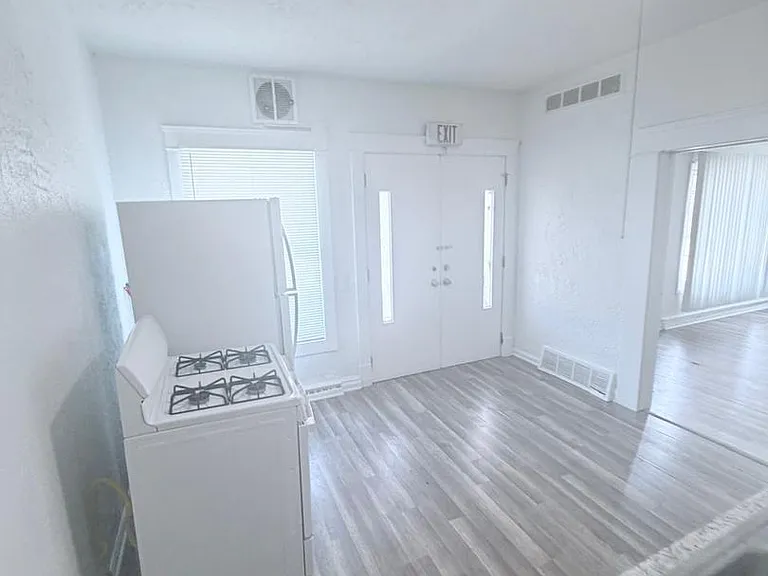 4438 Pearl Rd — Photo 5