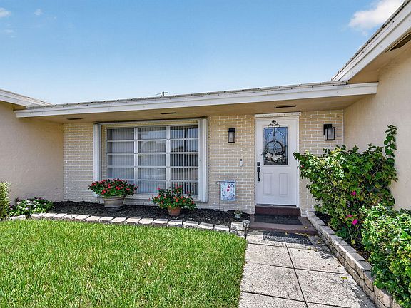 4th image of 1241 SW 28th Avenue