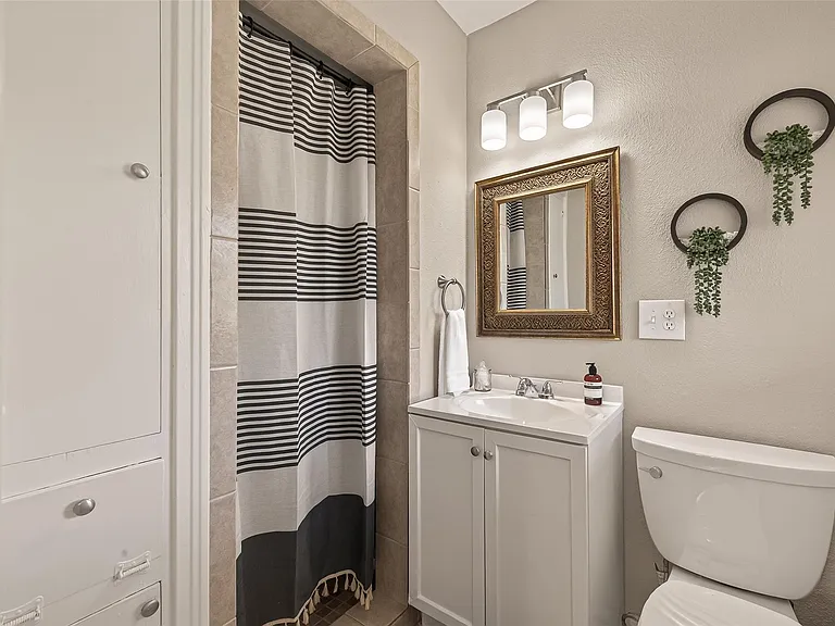515 Ogilvie St — Photo 13