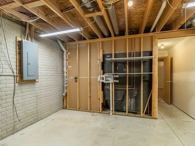 7229 Whitewater Ln — Photo 23
