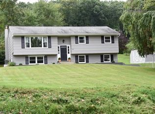 418 W Hill Rd, Glen Gardner, NJ 08826