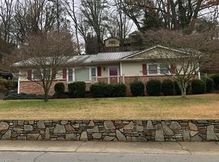 63 Meadow St, Waynesville, NC 28786