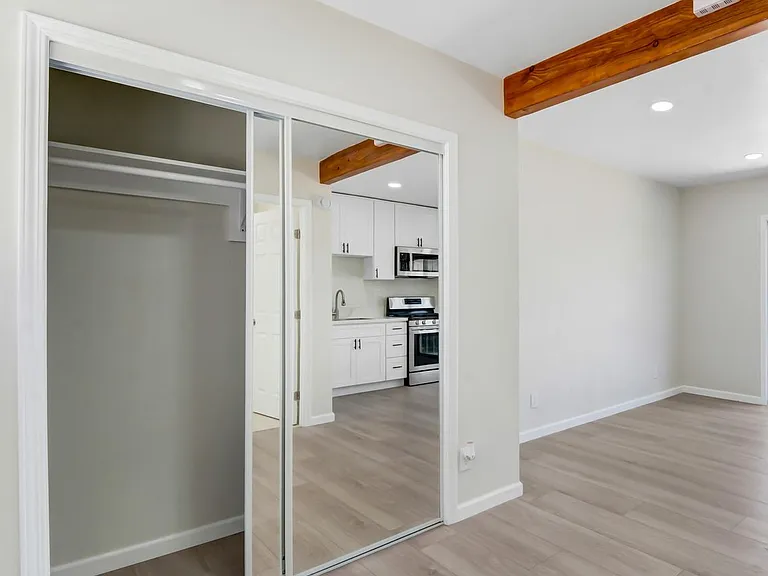 Foothill Villa — Photo 5