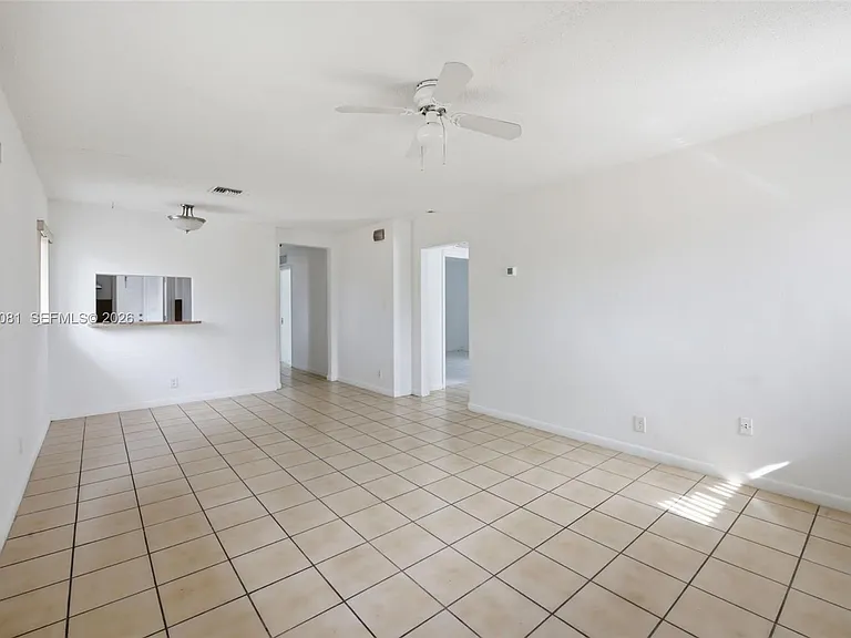 7521 NW 1st Ave #7523 — Photo 2