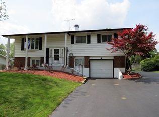 525 Jamison Ln, Hoffman Estates, IL 60169