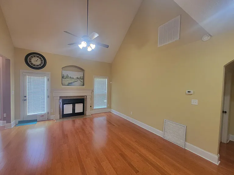 1010 Barrett Dr — Photo 8