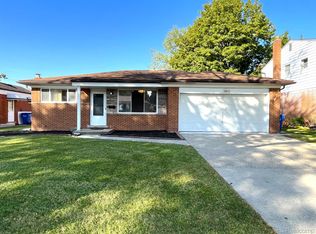 29617 Walker Dr, Warren, MI 48092