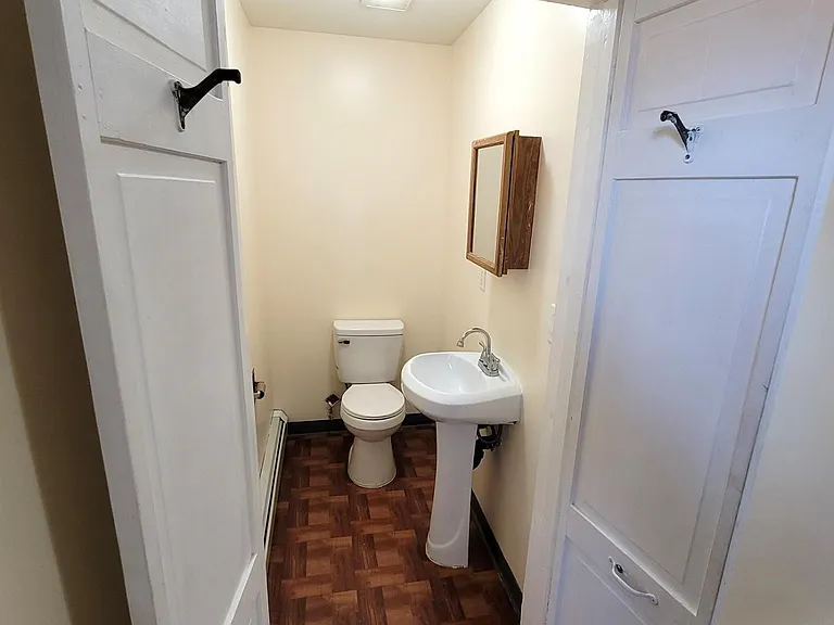 576 Zion St — Photo 9