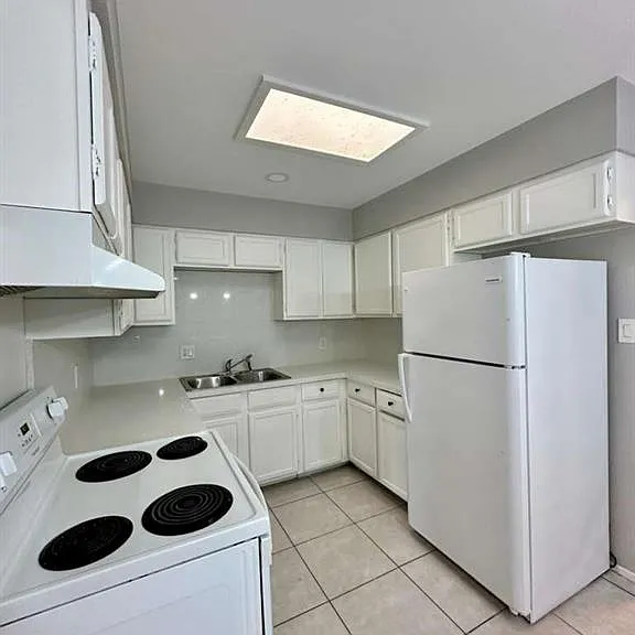 900 E Dallas Ave #17 — Photo 10