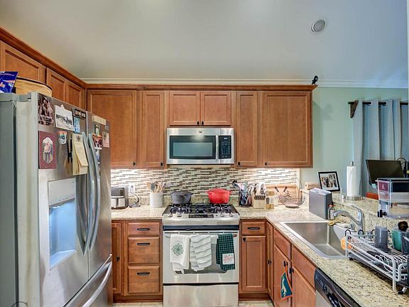 5th image of 559 Whitefield Ln