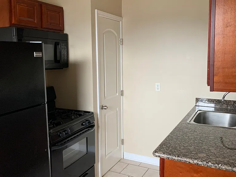 2400 Philip St #6 — Photo 6