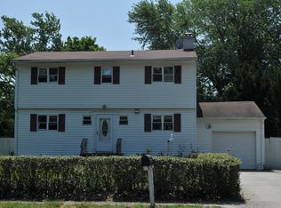 12 Northview Ct, Centereach, NY 11720