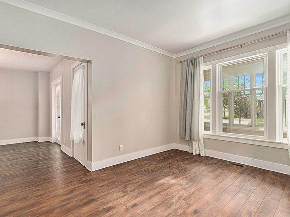 4th image of 100 W 18th St