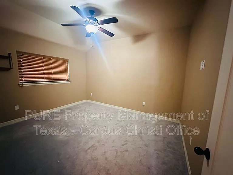 6902 Anastasia — Photo 22