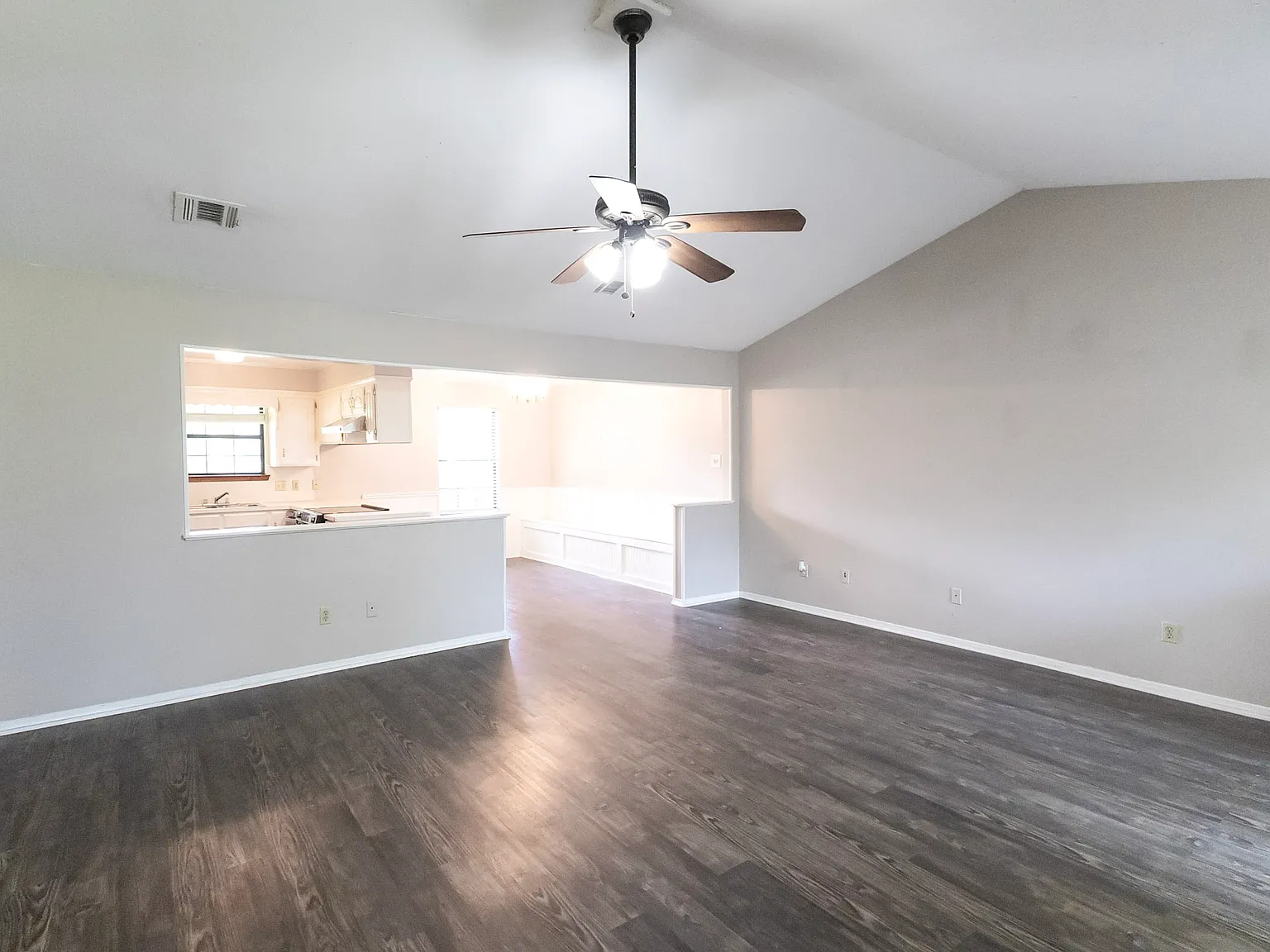 3 bed, 1640 sqft, $1,850 — Photo 3