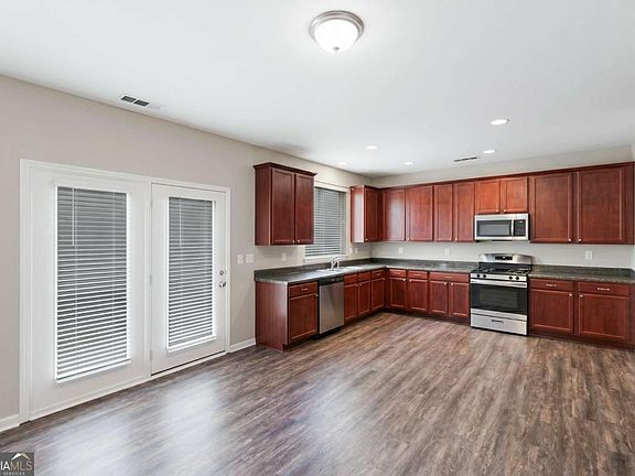 4th image of 160 Paxton Pl