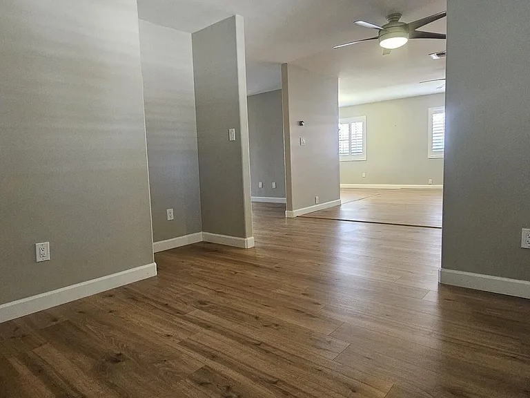 1131 E Redfield Rd — Photo 26