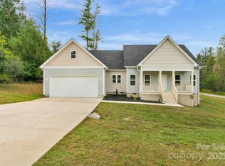 142 Crystal Heights Dr, Hendersonville, NC 28739