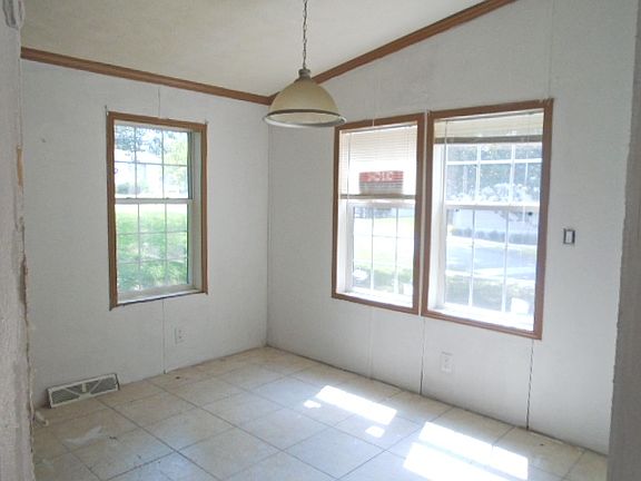 5th image of 46460 Sue Dr