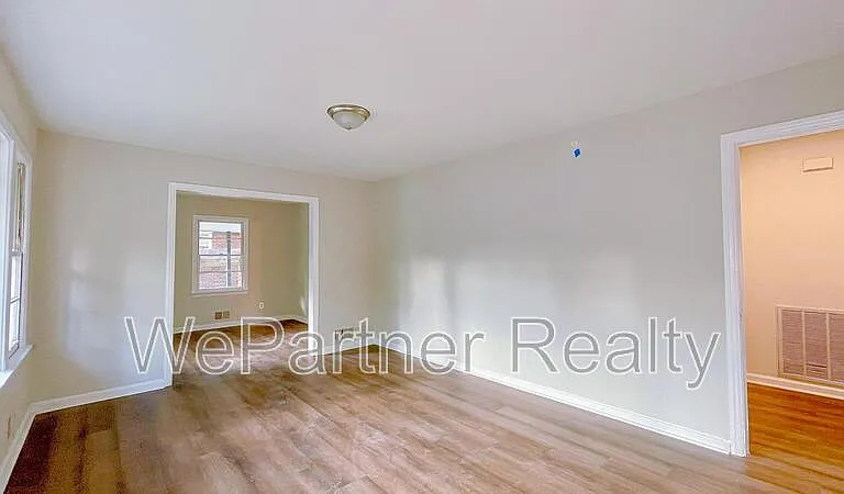 2744 Fairlane Dr SE — Photo 15
