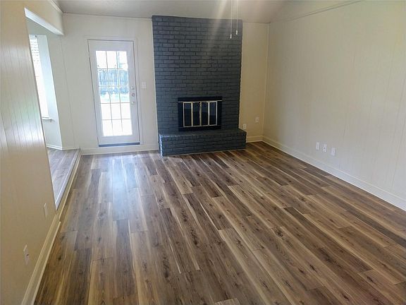 2nd image of 1906 Longmeadow Dr