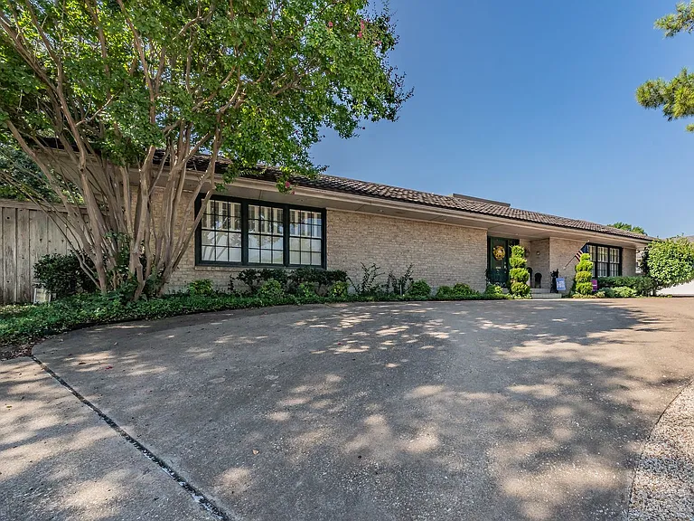 4601 Ranch View Rd — Photo 3