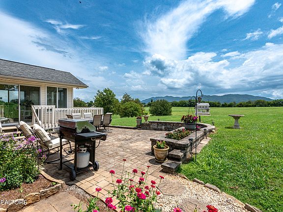 3rd image of 3802 Countryside Ct