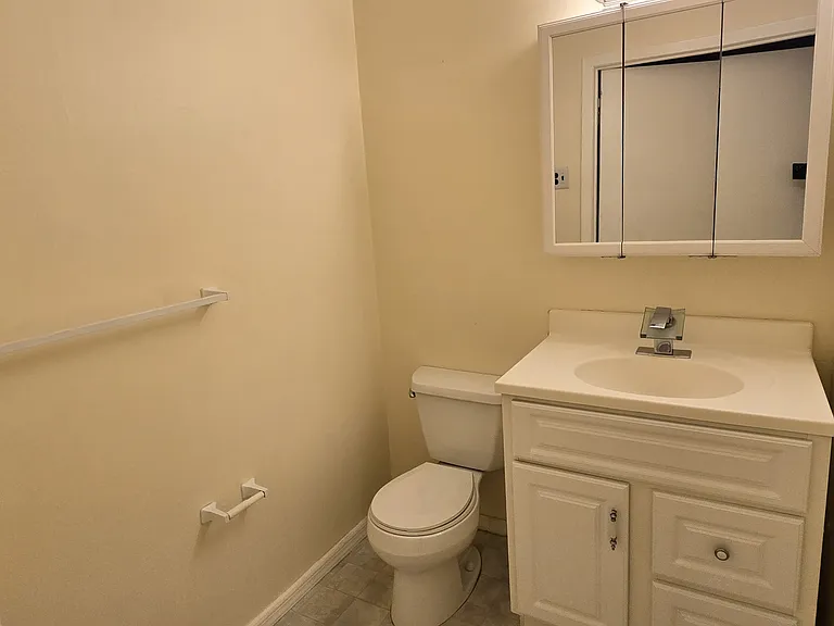 142 E Maple St #1 — Photo 12