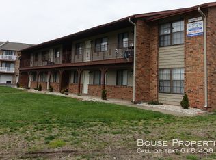 7 Lindbergh Cir APT 8, Belleville, IL 62221