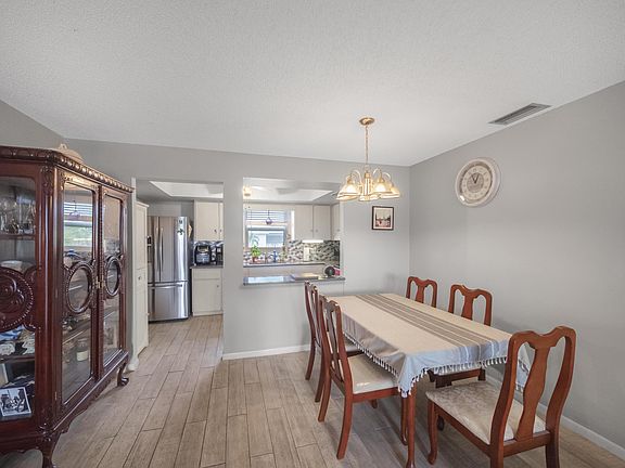 5th image of 306 S Circle Drive S #204