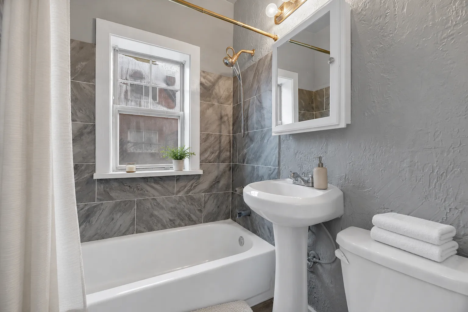 1 bed, 700 sqft, $900 — Photo 2