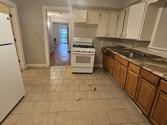 2nd image of 1086 Whalley Ave #A1