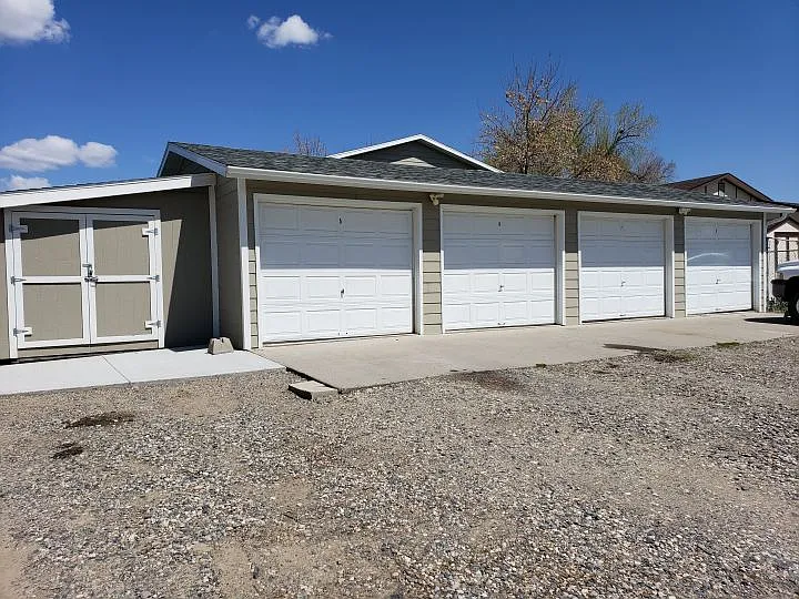 2 bed, 1.0 bath, $1,050 — Photo 2