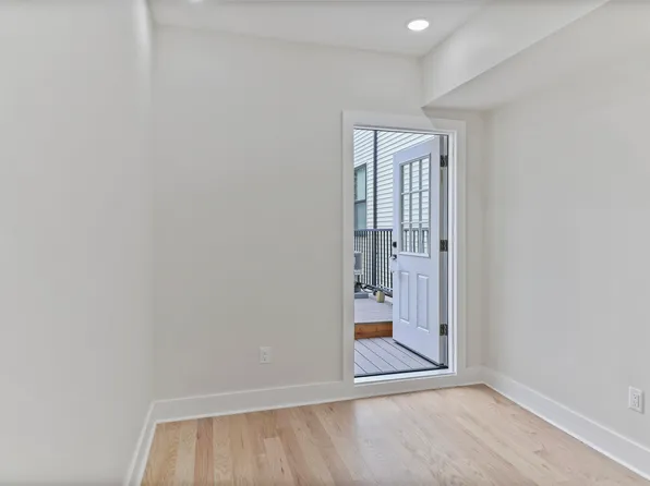 161 New York Avenue image 8 of 10