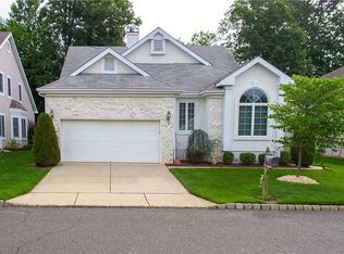 39 Dawson Ln, Monroe Township, NJ 08831