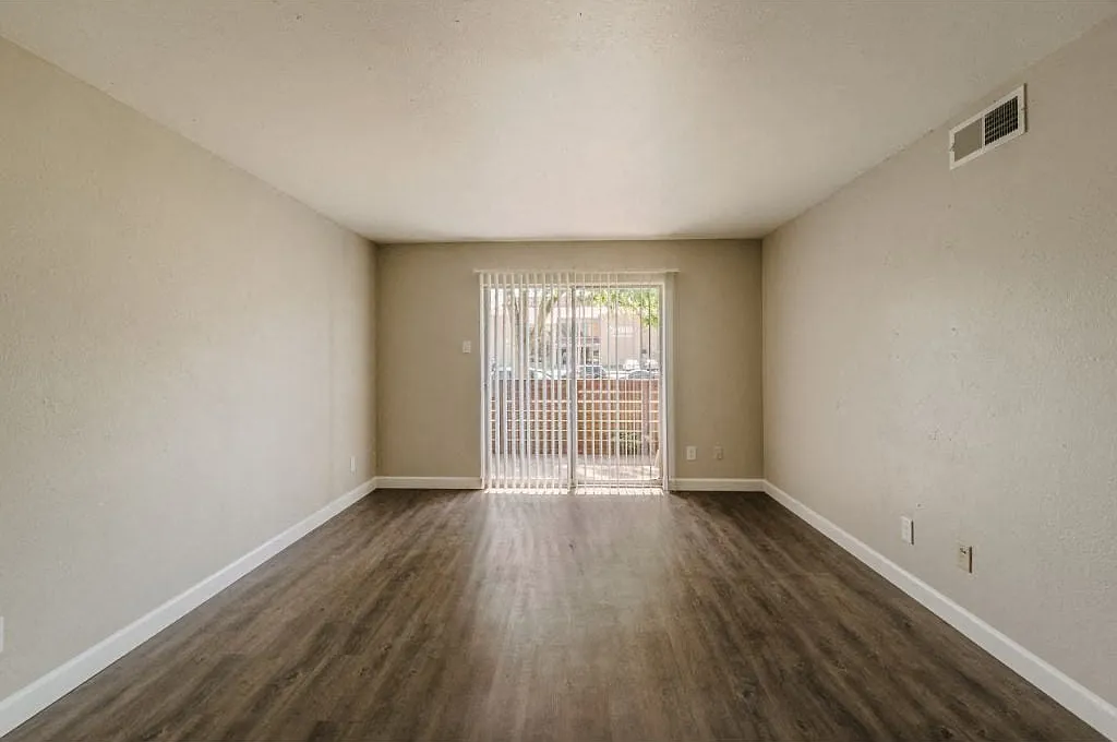 Shenandoah Apartments — Photo 4