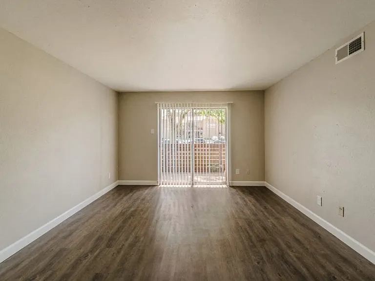 Shenandoah Apartments — Photo 4