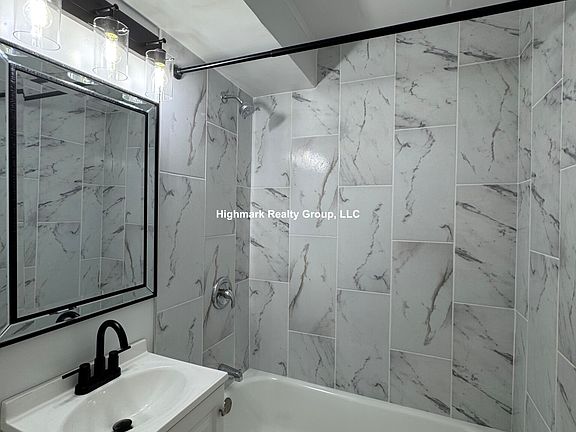 4th image of 3810 25th Ave #6