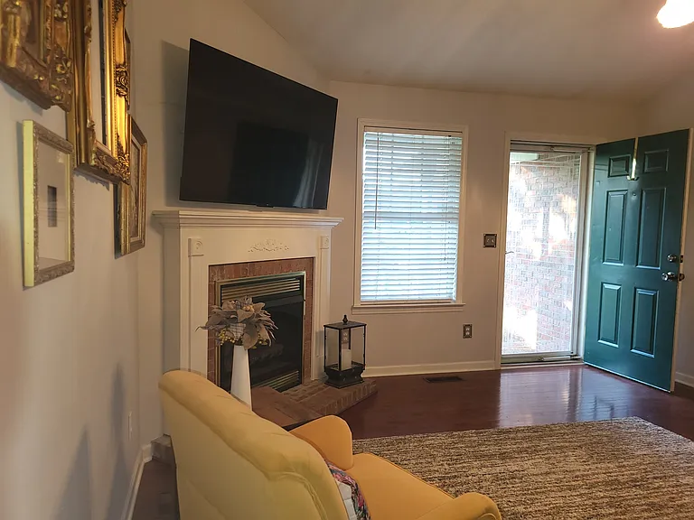 2115 Geneva Dr — Photo 5