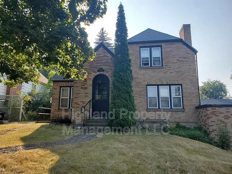 1033 NE B St — Photo 1