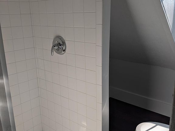 4th image of 20 Prospect St