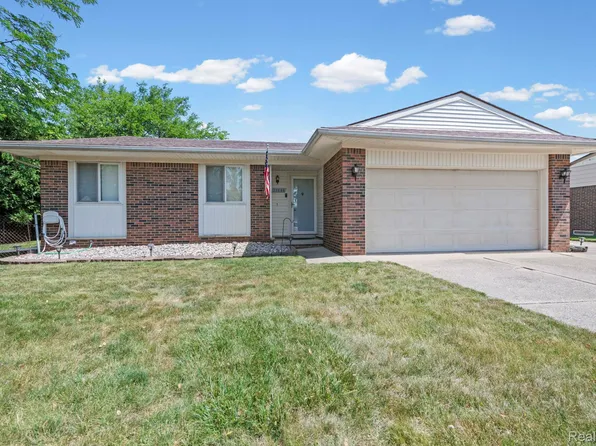 23888 Cedar Ridge Dr, Brownstown, MI 48174