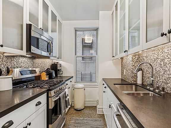 4th image of 144 E 36th St APT 5A