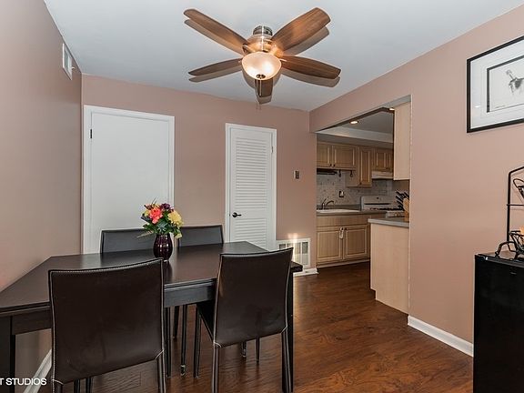 4th image of 10810 Kilpatrick Ave APT 3NW