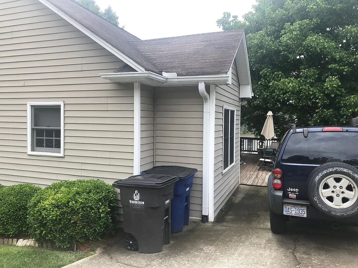 Building Photo - 933 Heatherstone Dr