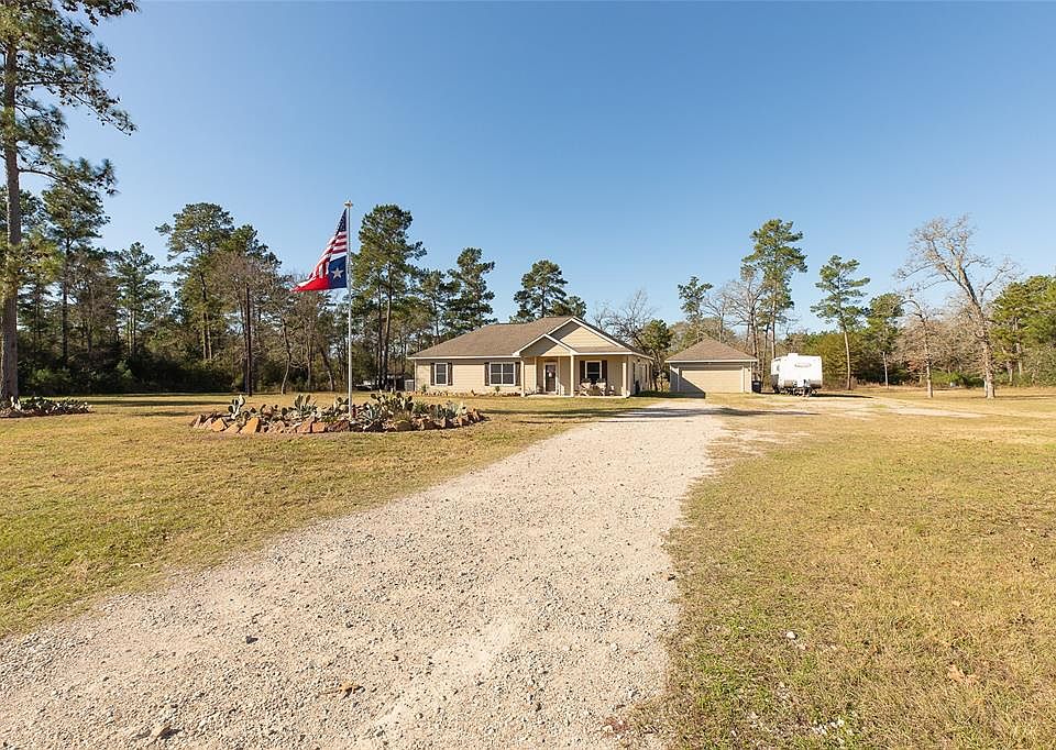 1st image of 24919 Lake Forest Blvd