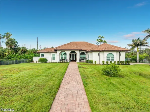 90 22nd Ave NW, Naples, FL 34120