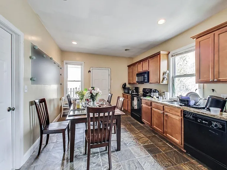 48 Hillside St #2 — Photo 14