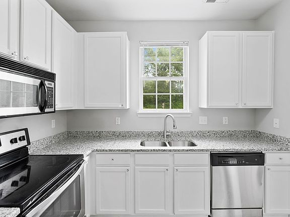 5th image of 710 Village Lake Dr