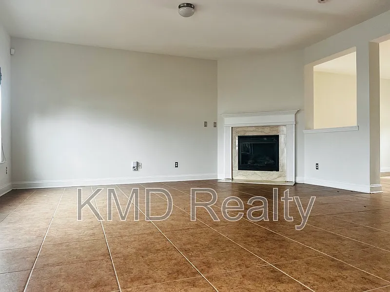 Building Photo - 12918 Tahoe Dr